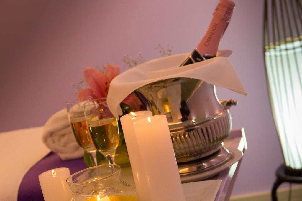 Howard Johnson Plaza Resort & Casino Mayorazgo Parana Exterior photo Champagne in a cooler