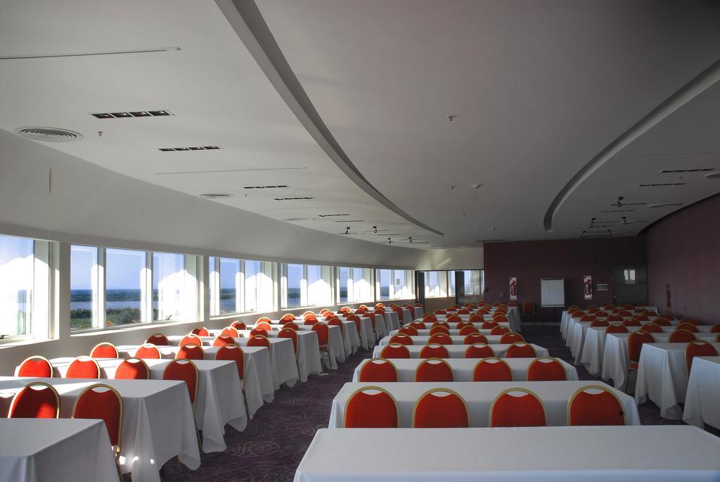 Howard Johnson Plaza Resort & Casino Mayorazgo Parana Exterior photo The interior of the conference centre