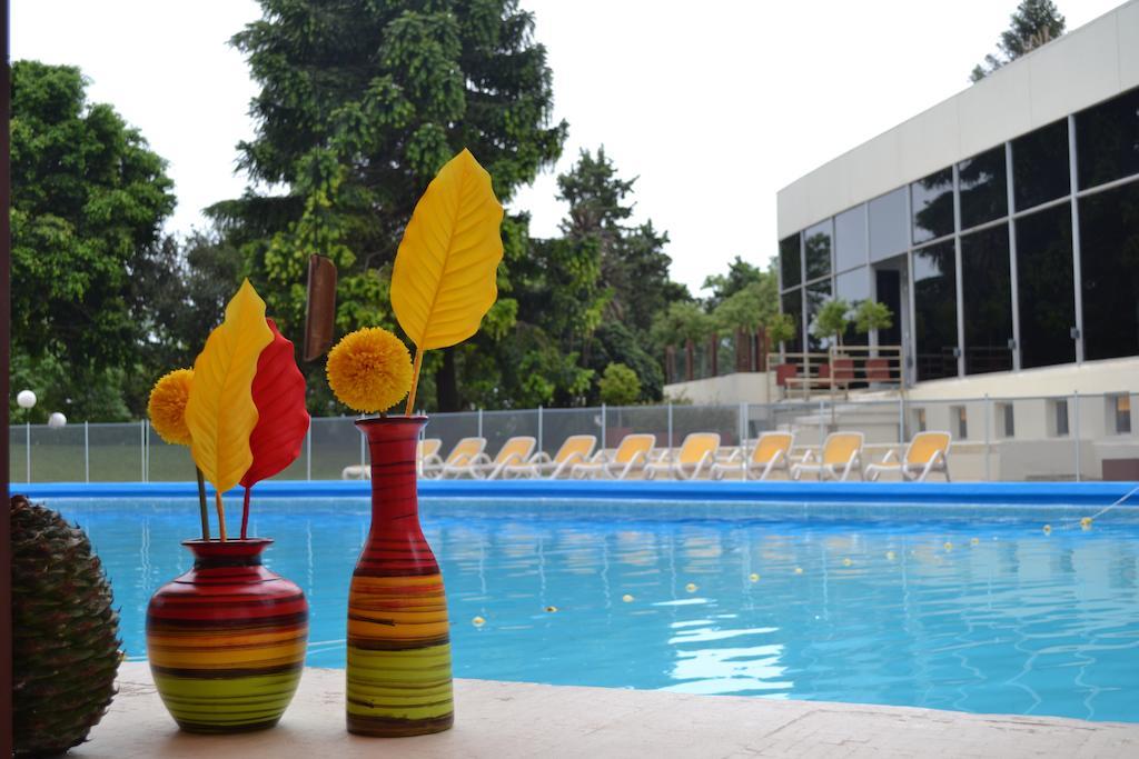 Howard Johnson Plaza Resort & Casino Mayorazgo Parana Exterior photo The swimming pool at the hotel